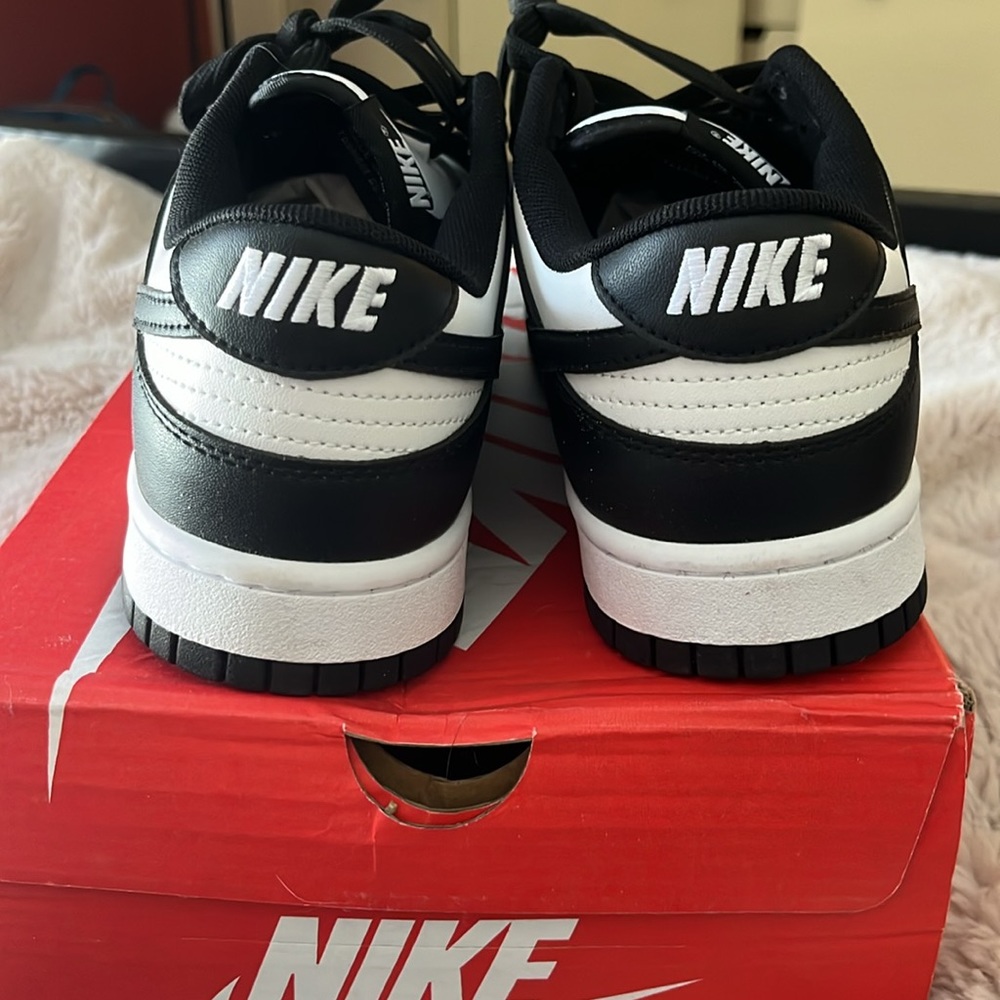 Brand new authentic Nike panda dunk low men’s size 11/women’s 12.5 in box! - Picture 5 of 6